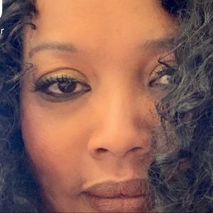 Meet your Posher, Yolanda